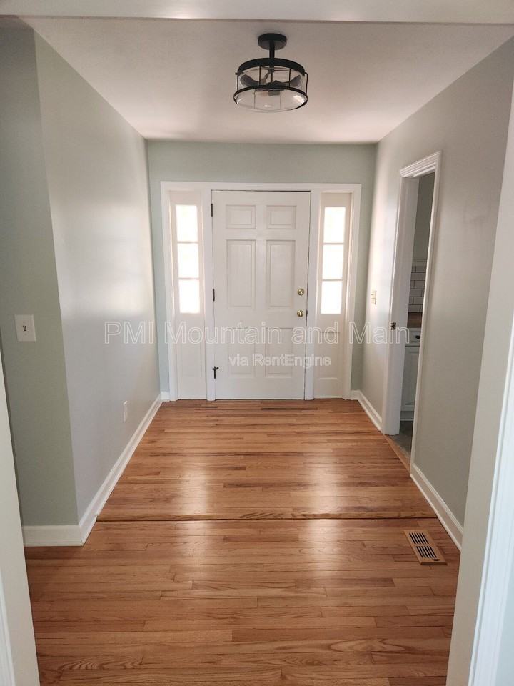 1220 Woodmont Dr - Photo 4 of 28