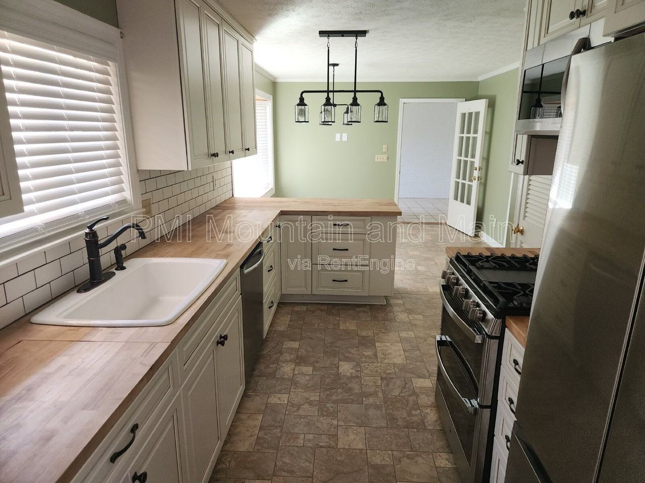 1220 Woodmont Dr - Photo 7 of 28