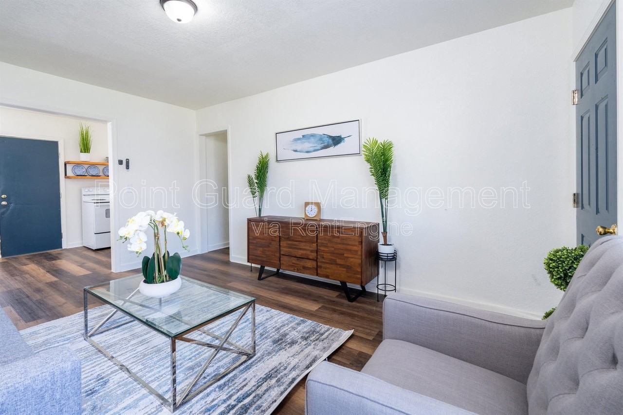 839 S Beverly Dr #839B - Photo 2 of 24