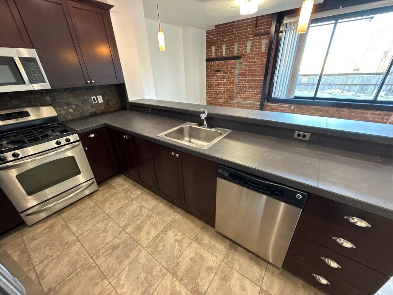 160 Liberty St Ne #204 - Photo 5 of 31