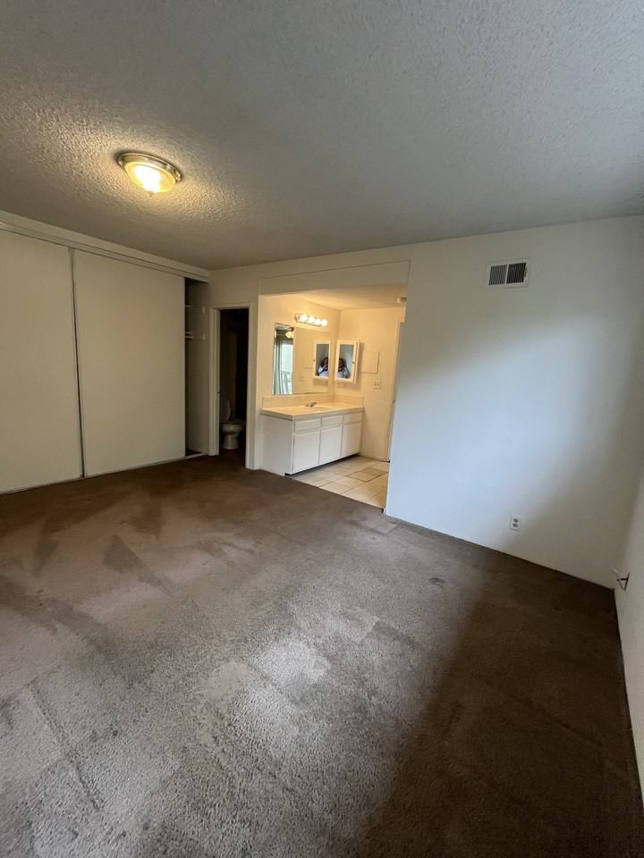 5110 W Wooley Rd #3 - Photo 7 of 8