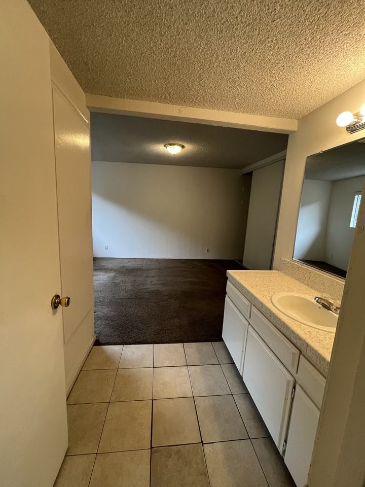 5110 W Wooley Rd #3 - Photo 3 of 8