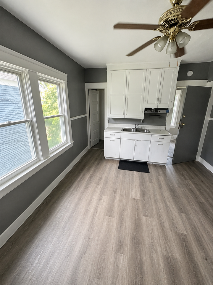 2814 E 118th St #2 - Photo 5 of 12