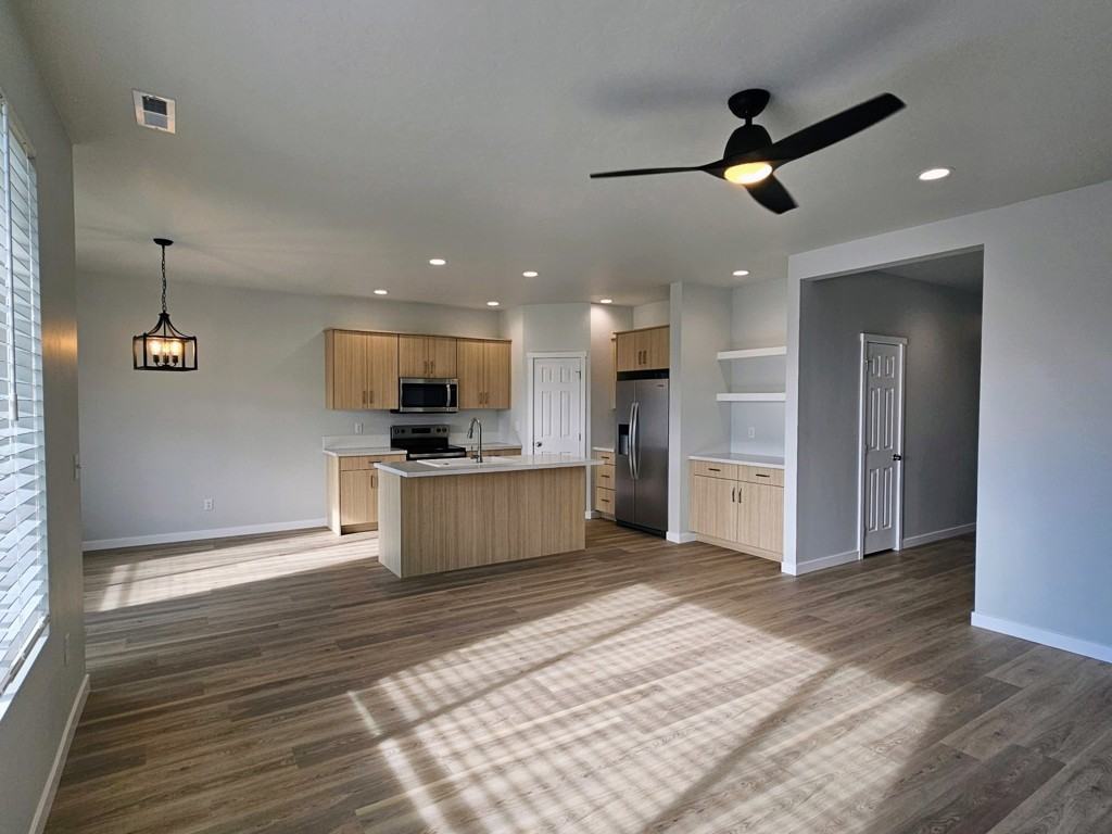 515 Hamlow Ave - Photo 3 of 12