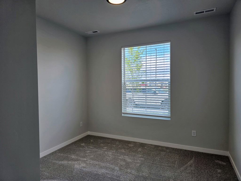 515 Hamlow Ave - Photo 6 of 12