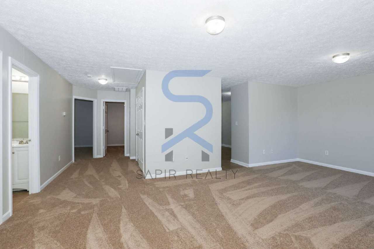 592 Elles Way - Photo 3 of 15