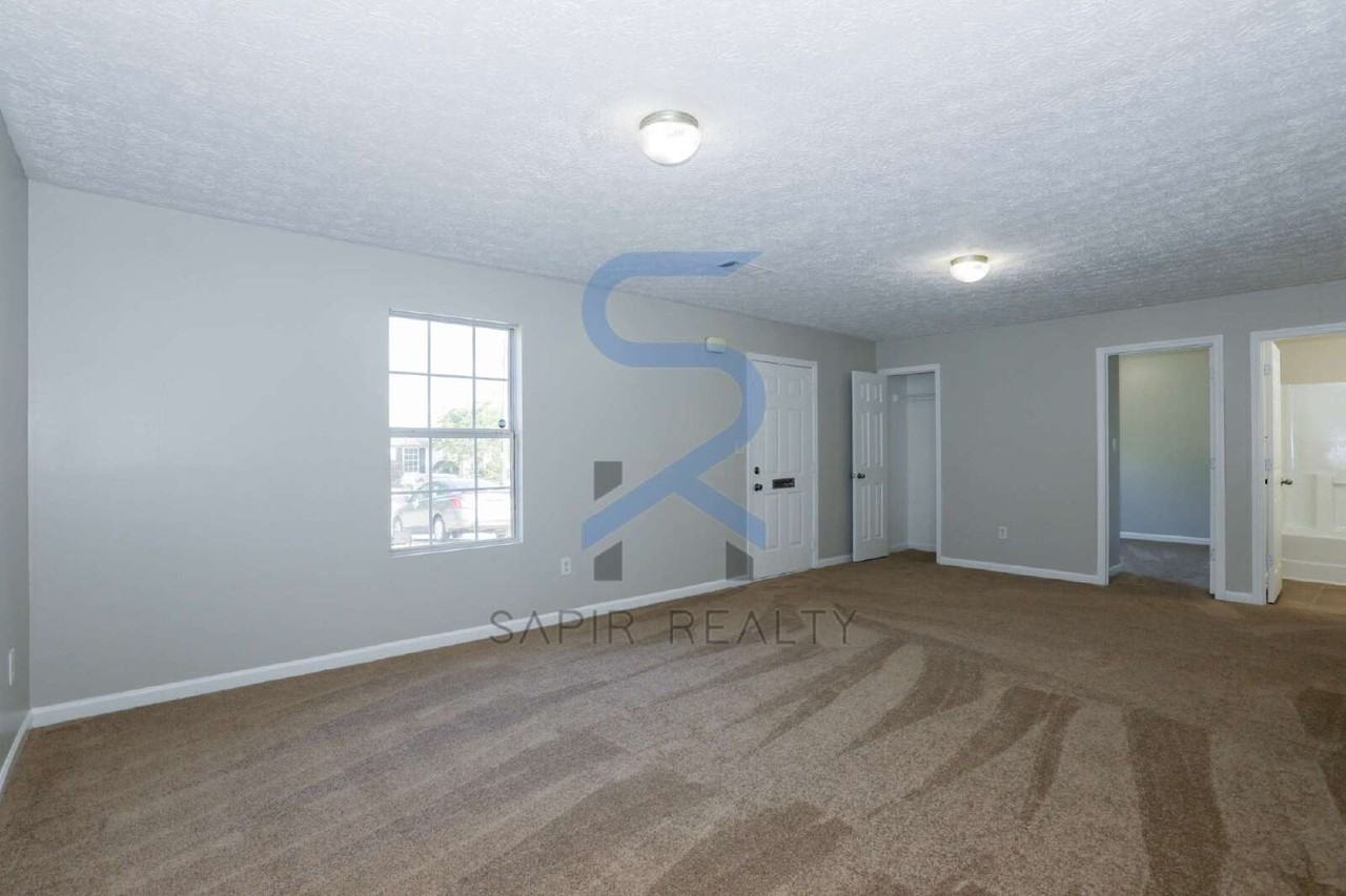 592 Elles Way - Photo 4 of 15