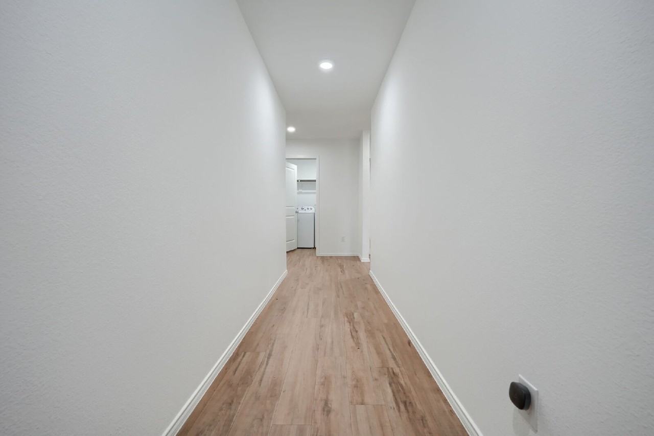 318 Mahogany Ln - Photo 3 of 20