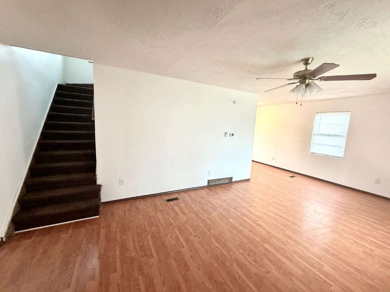 312 W Dewey St - Photo 4 of 20