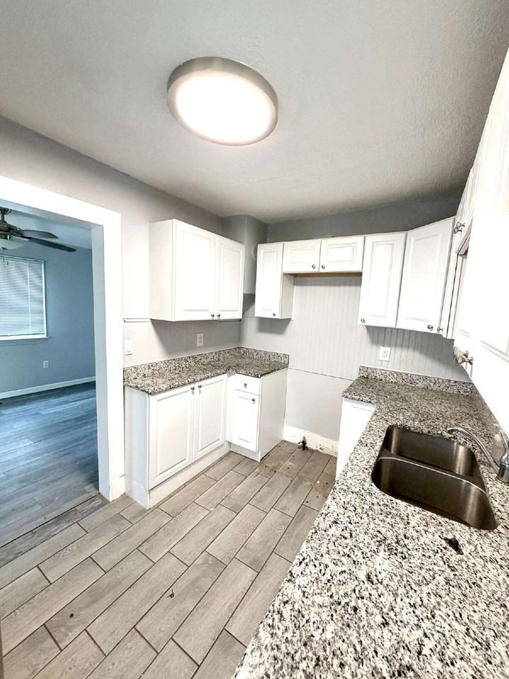 2516 Bewick St - Photo 6 of 13