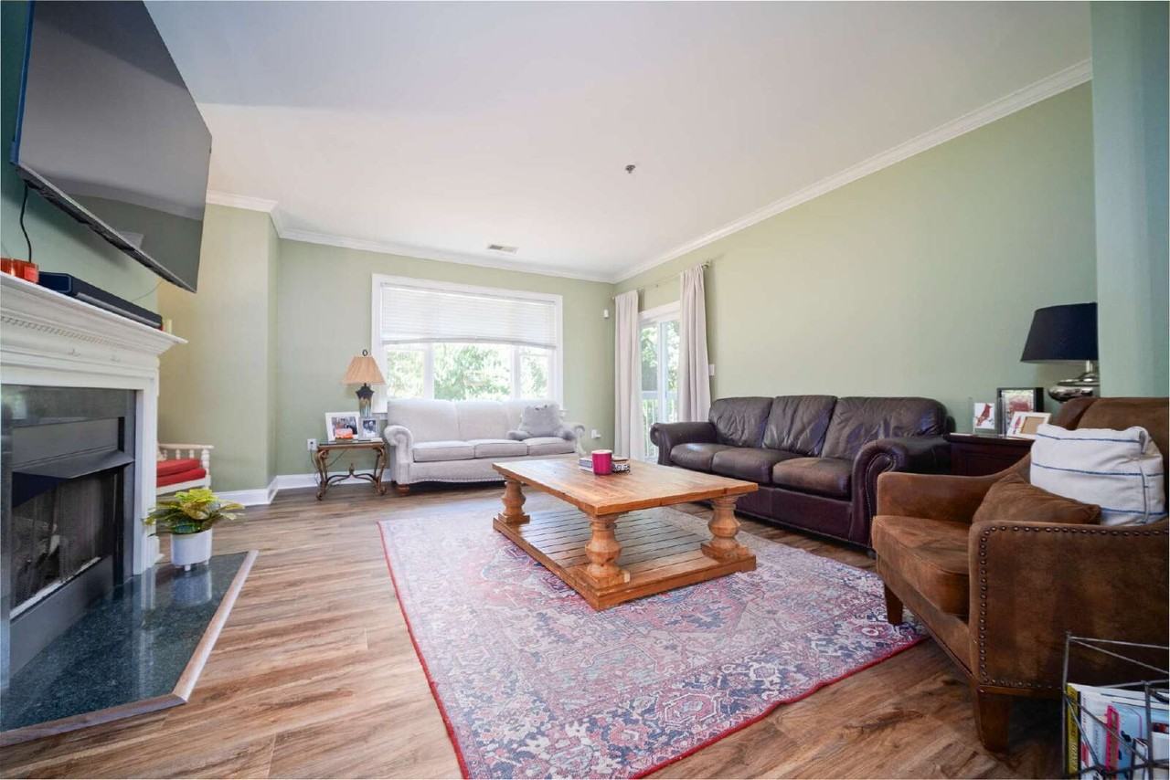 5609 Fairview Rd - Photo 3 of 34