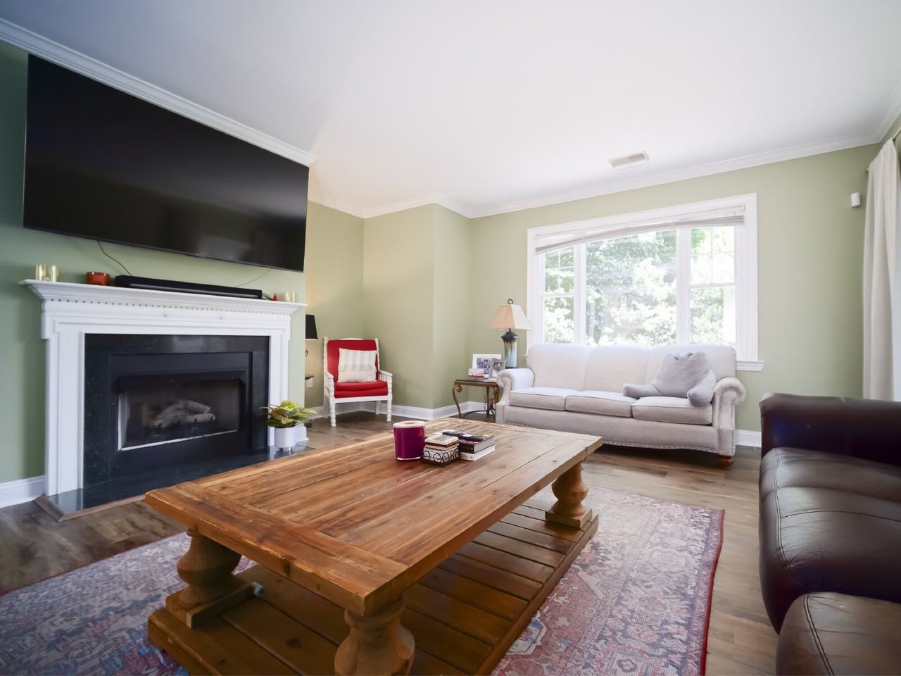 5609 Fairview Rd - Photo 6 of 34