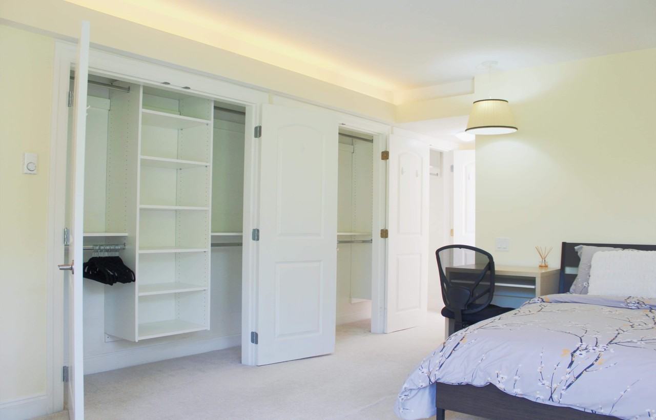 1561 Wesbrook Crescent - Photo 3 of 7