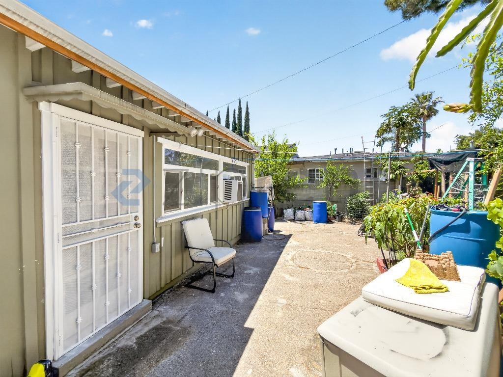 2755 Sanborn Ave - Photo 2 of 11