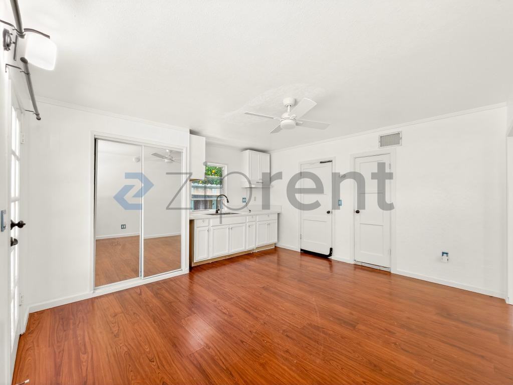 2755 Sanborn Ave - Photo 4 of 12