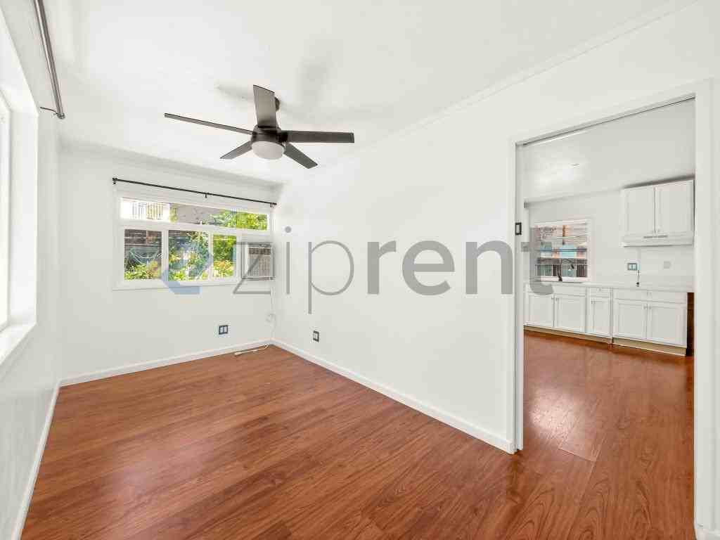 2755 Sanborn Ave - Photo 5 of 12