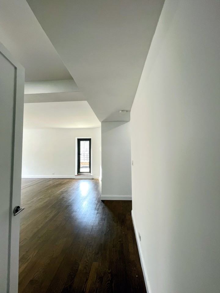 465 Lexington Ave #43 - Photo 5 of 7