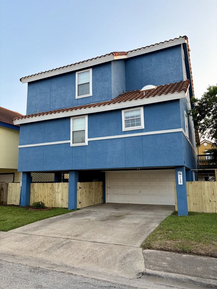 729 Crown Hbr #NA - Photo 2 of 20