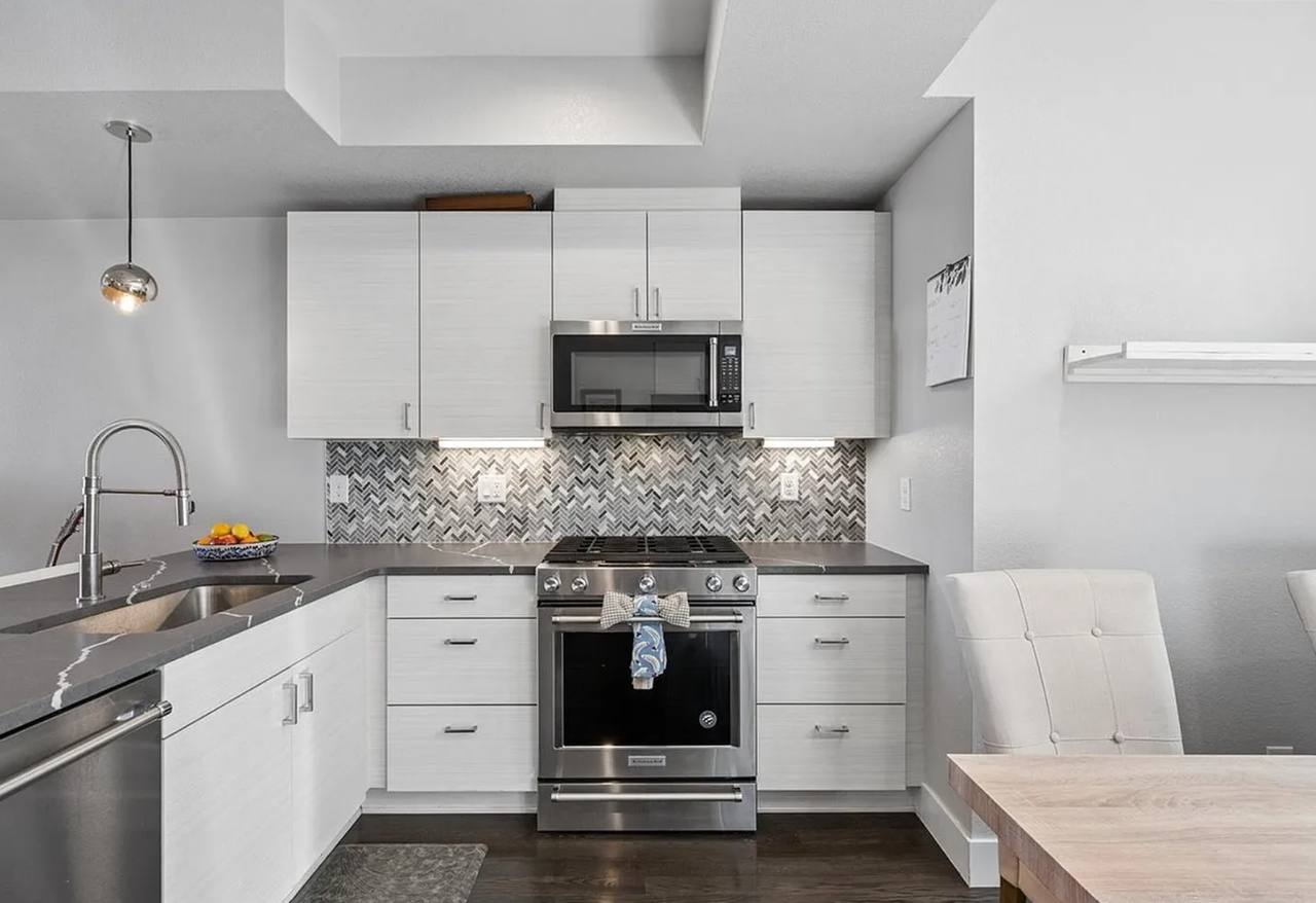 1583 Grove St #2 - Photo 5 of 15