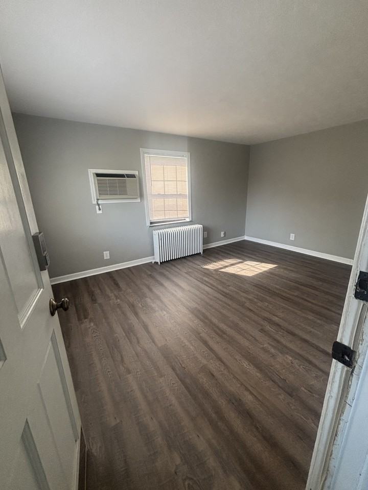 539 Corona Ave #A - Photo 2 of 7