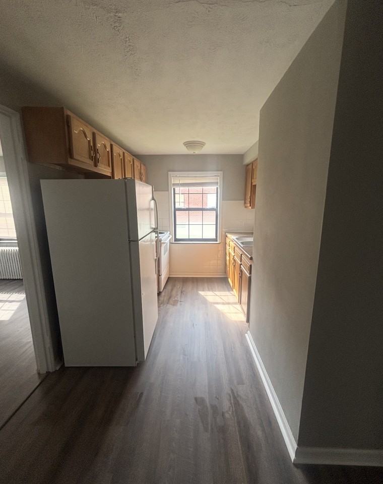 539 Corona Ave #A - Photo 5 of 7