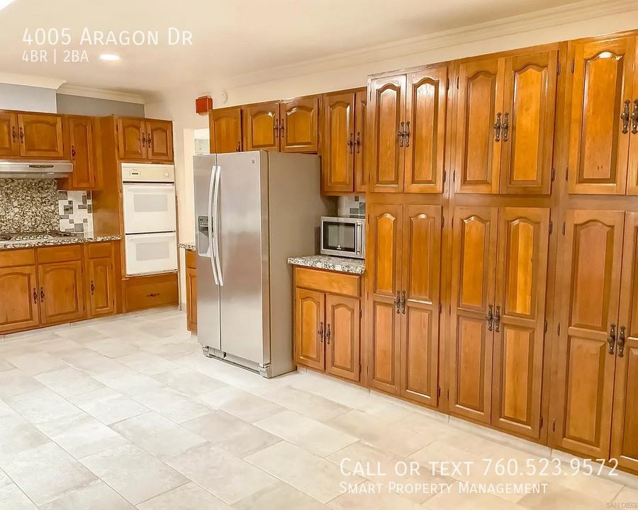 4005 Aragon Dr - Photo 3 of 24