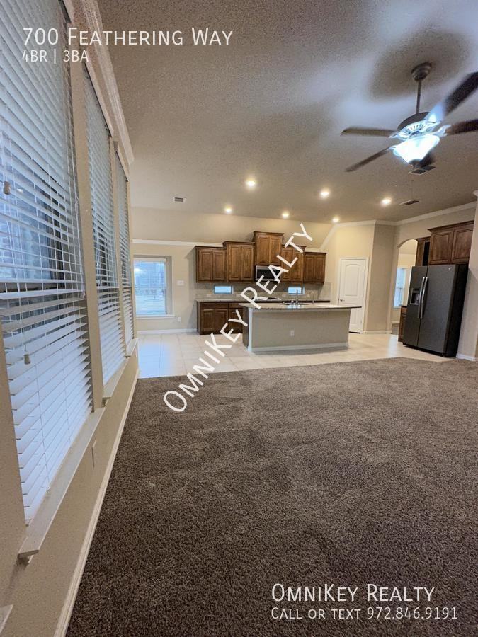 700 Feathering Way - Photo 3 of 32
