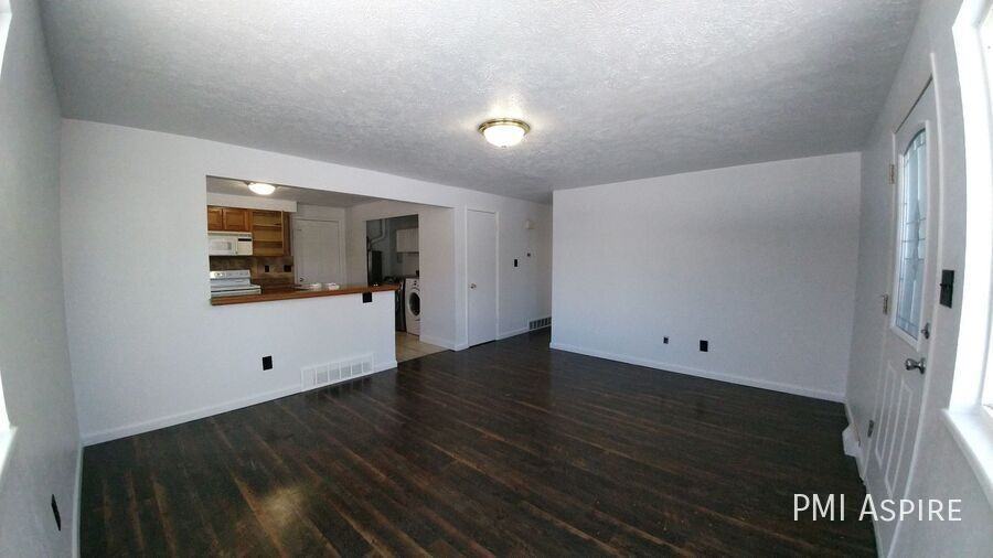 223 21st Ave - Photo 4 of 32