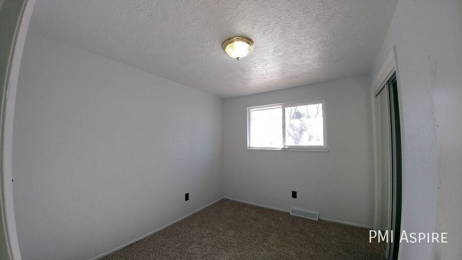 223 21st Ave - Photo 7 of 32
