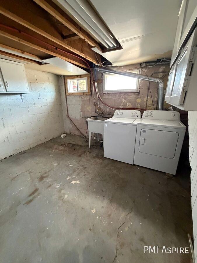 1220 Ames St - Photo 4 of 5