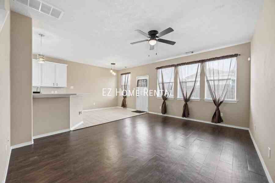 8813 Elm Drake Ln - Photo 4 of 28