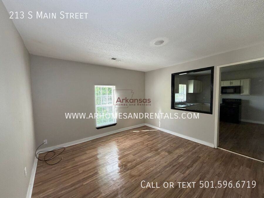 213 S Main St - Photo 3 of 12