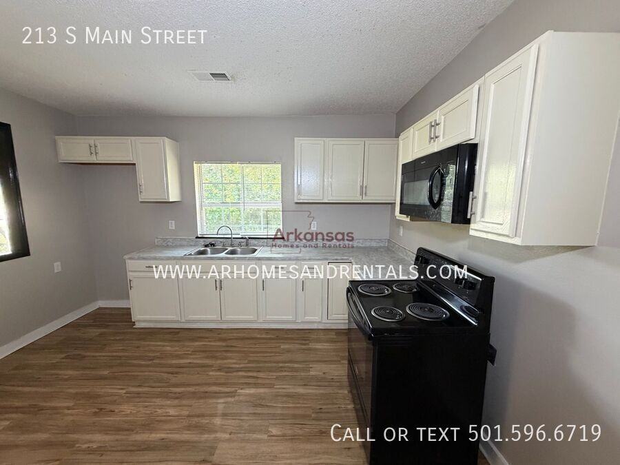 213 S Main St - Photo 5 of 12