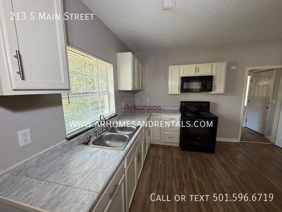 213 S Main St - Photo 6 of 12