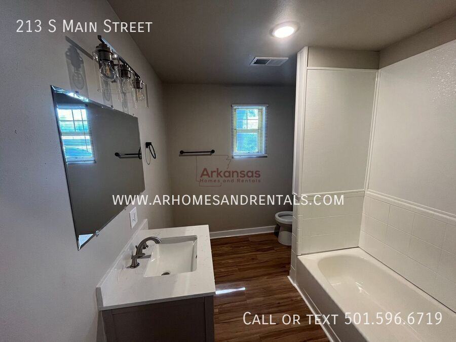 213 S Main St - Photo 7 of 12