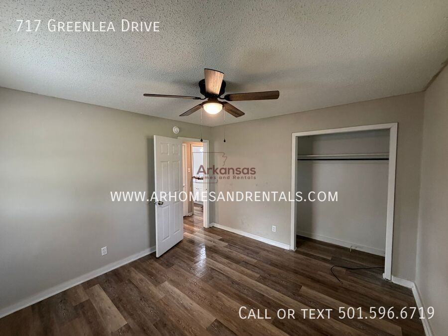 717 Greenlea Dr - Photo 2 of 12