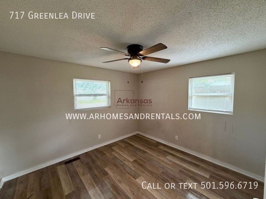 717 Greenlea Dr - Photo 3 of 12