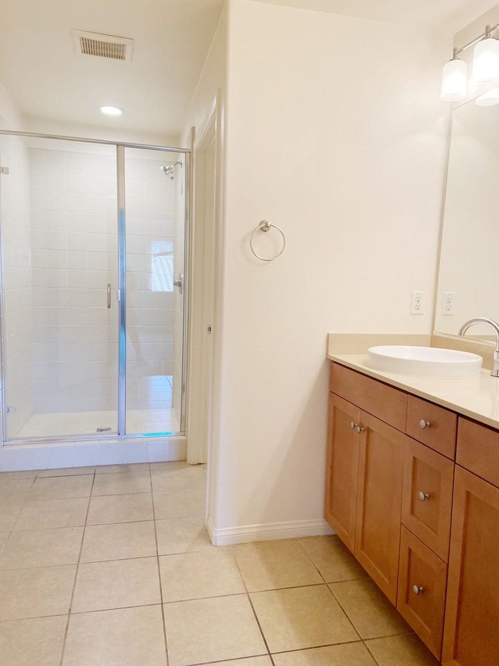 852 E Fielding St #B4 - Photo 3 of 10
