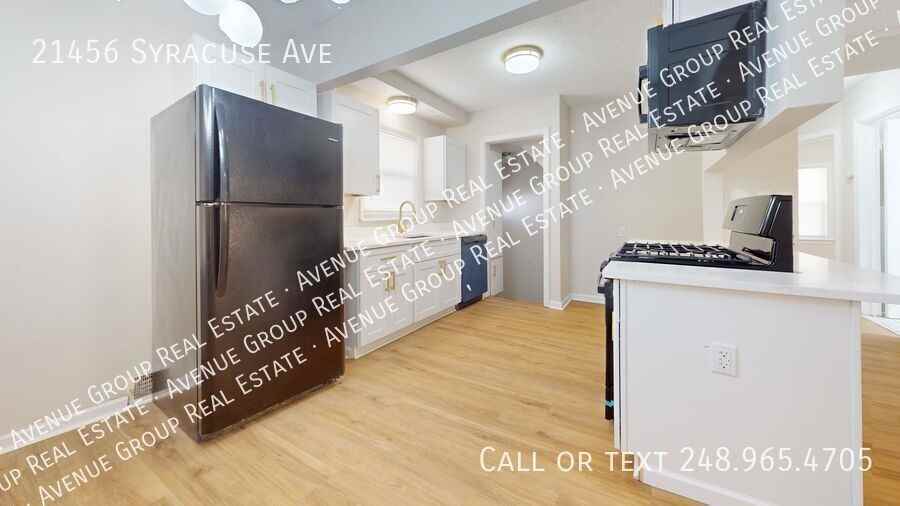 21456 Syracuse Ave - Photo 4 of 14