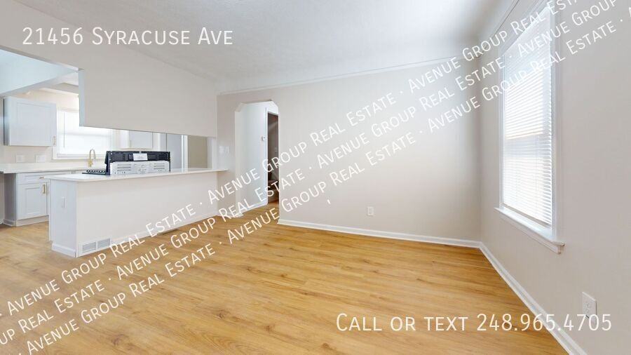 21456 Syracuse Ave - Photo 5 of 14