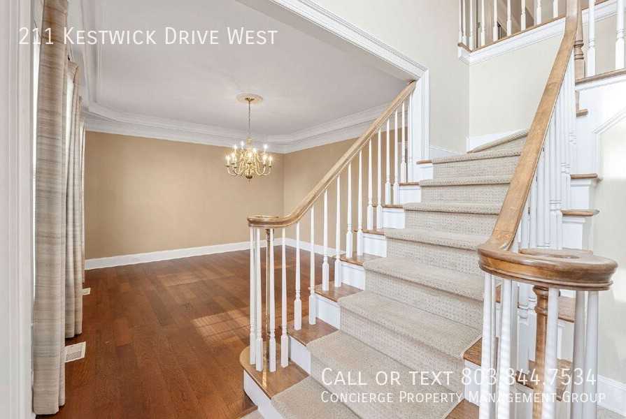 211 Kestwick Dr W - Photo 6 of 50