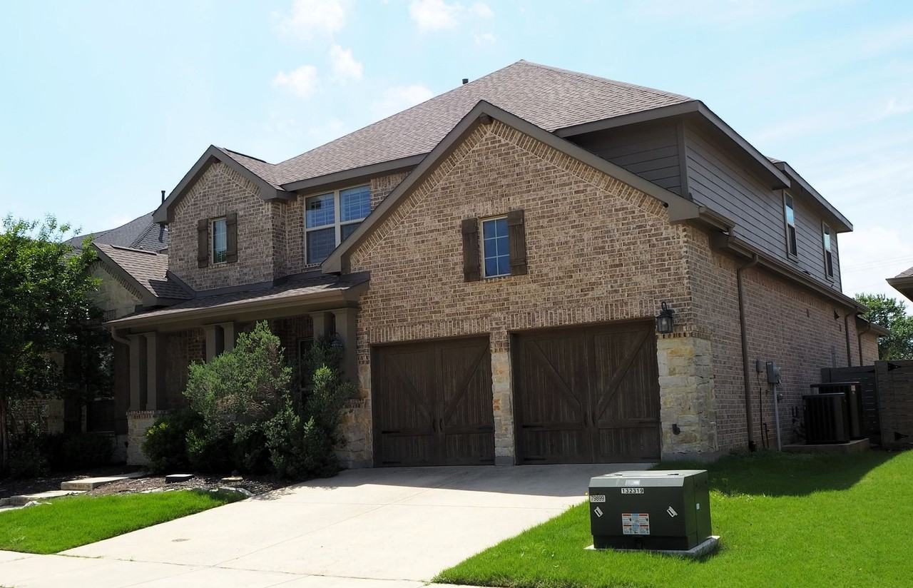 909 Fenceline Dr - Photo 3 of 43