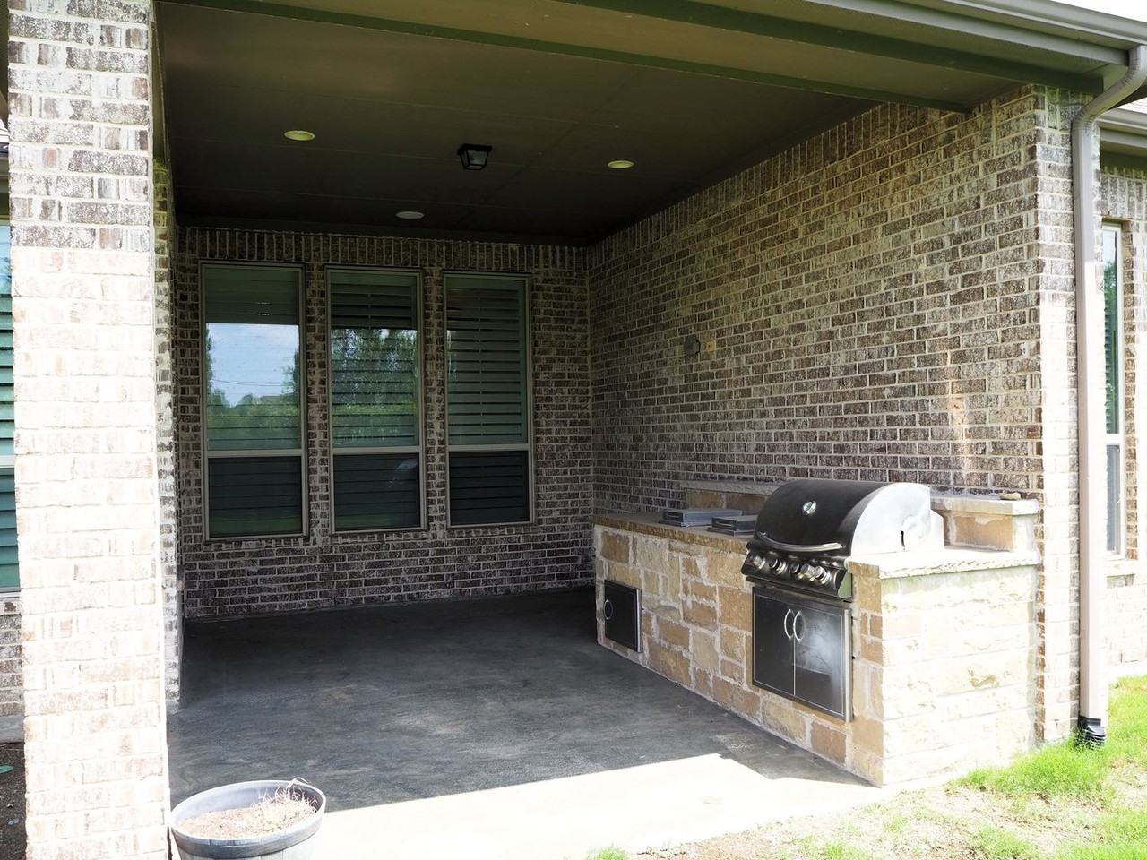 909 Fenceline Dr - Photo 4 of 43