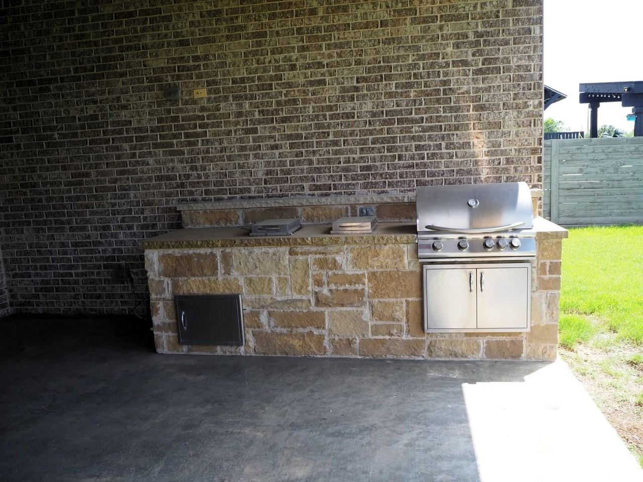 909 Fenceline Dr - Photo 5 of 43