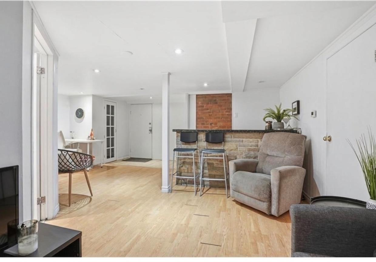 147 Emerald St S #4 - Photo 3 of 6