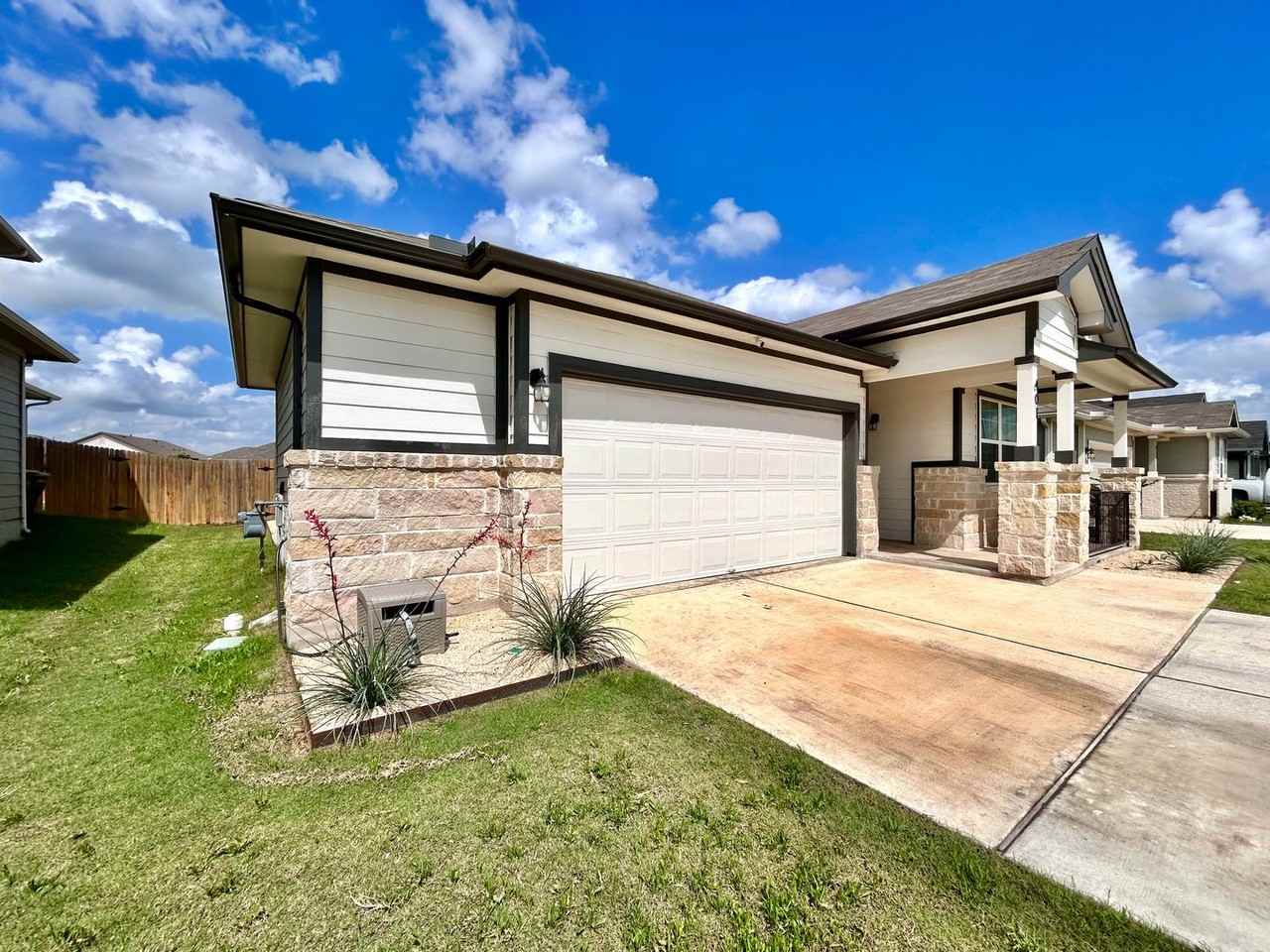 401 Town Lake Bnd - Photo 2 of 31