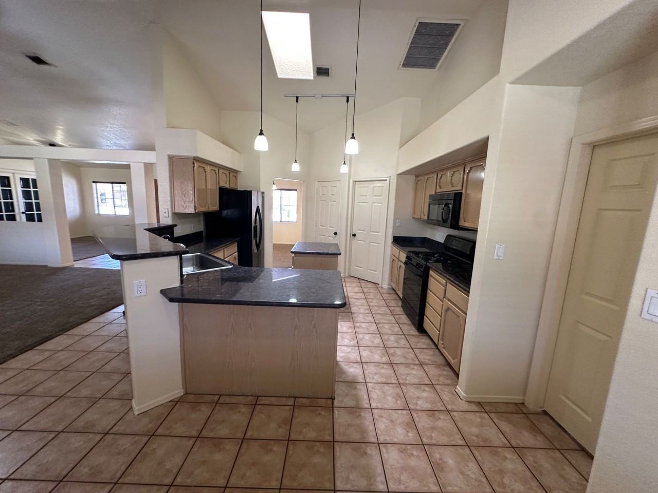 7806 E Topeka Pl - Photo 6 of 20