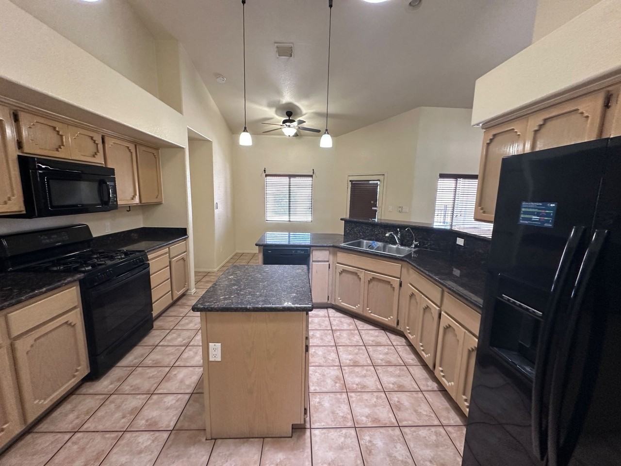 7806 E Topeka Pl - Photo 7 of 20