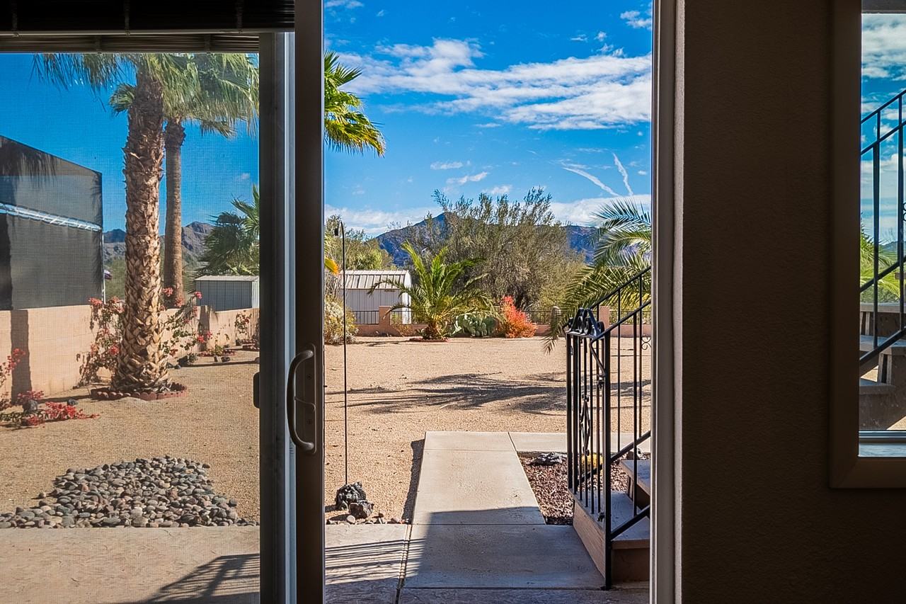 12175 S Ironwood Dr - Photo 2 of 24