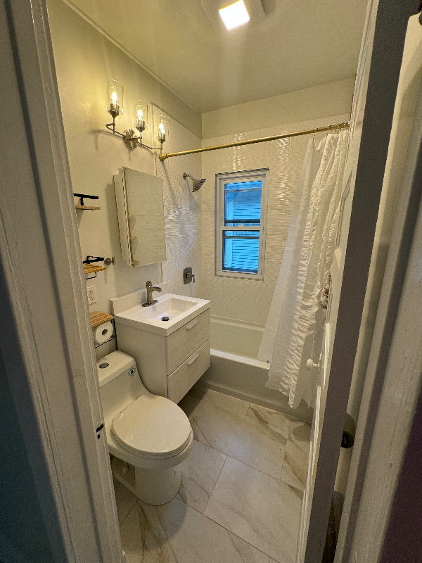 1832 W Greenleaf Ave - Photo 2 of 13